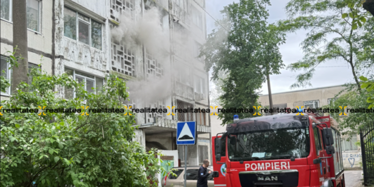 Incendiu într-un bloc din Chișinău: 19 persoane evacuate