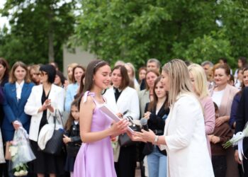 Sfârșit de drum, început de vis: Ultimul sunet la liceele din Orhei |VIDEO