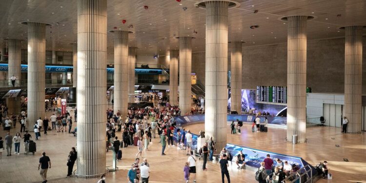 Аэропорт в Тель-Авиве закрыли после ракетного обстрела из Йемена