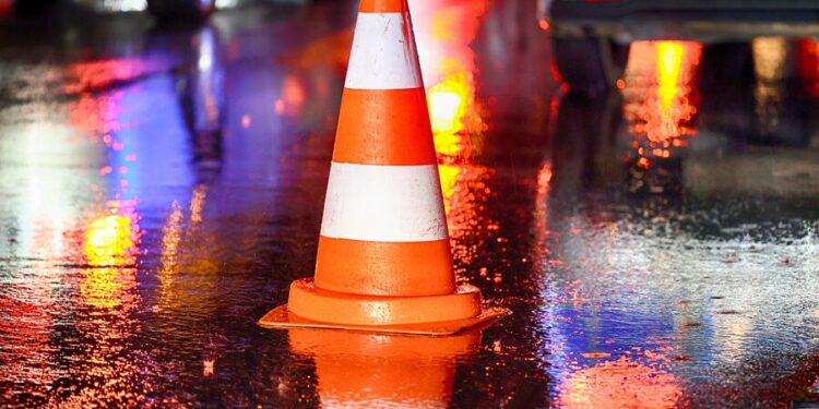 В Москве Mercedes влетел во встречный «КамАЗ»