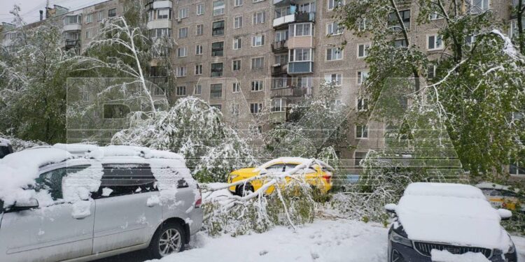 Moscova, paralizată de ninsoare în mai: Zeci de mii fără curent