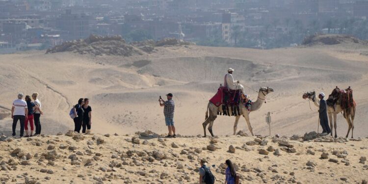 «Не давали еду и вымогали деньги». В Египте массово задерживают граждан России, Казахстана и Узбекистана