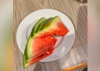 Zeci de turiști ruși intoxicați cu pepene verde în Egipt din cauza nitraților