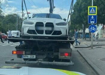 Tinerii care au făcut drifturi în Buiucani, identificați și sancționați de Poliție