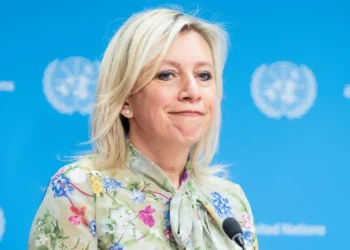 „Poate a fost «mâna Kremlinului»?”. Maria Zaharova a ironizat imaginile virale cu Emmanuel Macron și soția lui