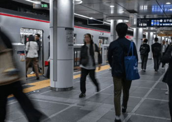 Mai multe persoane rănite la Tokyo, într-un atac cu cuţitul la metrou. Un bărbat arestat