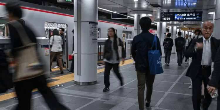 Mai multe persoane rănite la Tokyo, într-un atac cu cuţitul la metrou. Un bărbat arestat