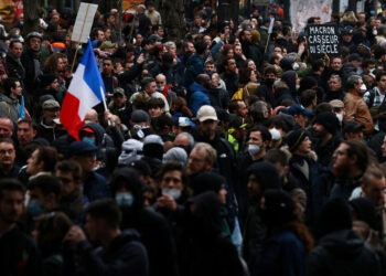 Во Франции в первомайских демонстрациях приняли участие 300 тысяч человек