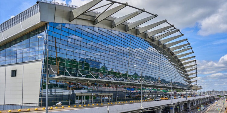 В аэропорту Внуково ввели ограничения на прием и отправку самолетов