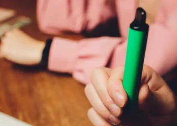 Cum minorii din Moldova cumpără vape-uri online, deși legea interzice?