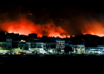 Grecia a declarat stare de urgență pe insula Chios din cauza incendiilor