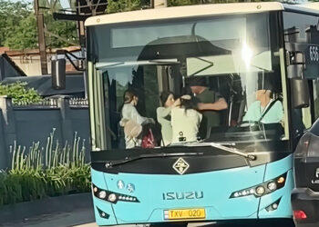 Incident violent într-un autobuz de pe ruta 11, la Durlești: O femeie a fost agresată de două pasagere