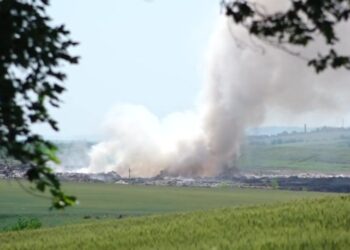 Дым от пожара на полигоне в Цамбуле накрыл Бельцы — примэрия рекомендует жителям оставаться дома