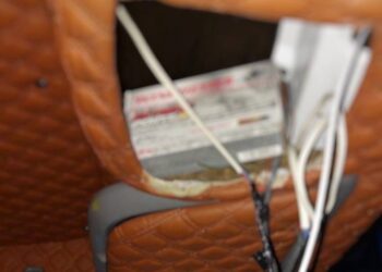 На таможне в Кагуле в потолке микроавтобуса обнаружили патроны