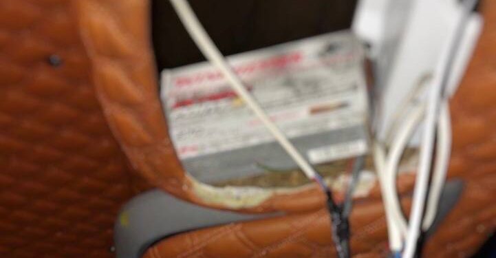 На таможне в Кагуле в потолке микроавтобуса обнаружили патроны