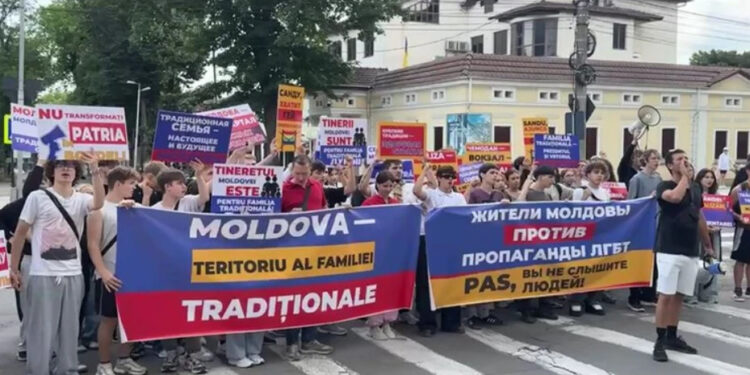 Молодежь Блока «Победа» на протесте против пропаганды ЛГБТ: Должна существовать традиционная семья | VIDEO