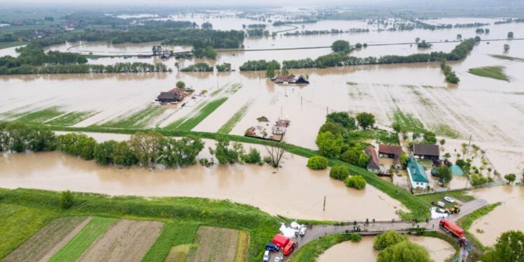 В Румынии объявлен жёлтый уровень опасности из-за угрозы наводнений в 12 уездах