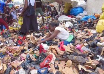 Быстрая мода убивает природу: выброшенной одежды мировых брендов стало слишком много