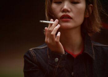 Незаконная торговля сигаретами резко возросла во Франции и Нидерландах, вызвав тревогу из-за провалов политики