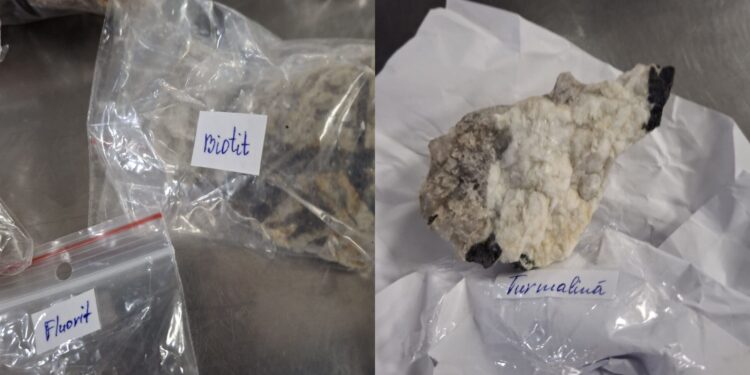 Гражданин Молдовы пытался провезти 69 полудрагоценных камней