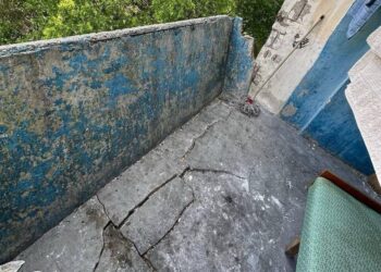 Только после инцидента? В Техуниверситете отреагировали на обрушение балкона в общежитии | VIDEO