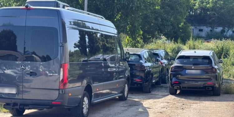 Десять автомобилей класса люкс на сумму 3 млн леев ввезены в Молдову по контрабандной схеме