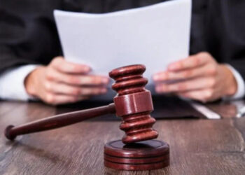 Обещал повлиять на отмену ареста. Мужчину приговорили к двум годам за торговлю влиянием