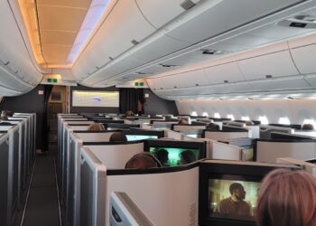 Пикантный инцидент: Стюард British Airways «обнаружен голым и танцующим в туалете бизнес-класса»