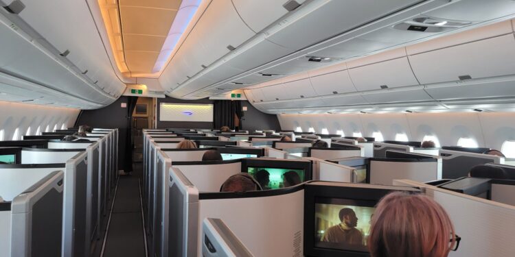 Пикантный инцидент: Стюард British Airways «обнаружен голым и танцующим в туалете бизнес-класса»