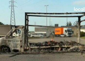 Выстрелы и подожжённые машины недалеко от Милана. Банда воров ограбила склад