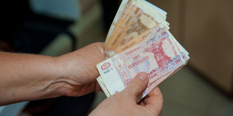 PAS обещала экономить, а тратит миллионы: Зарплаты госчиновников снова выросли | VIDEO