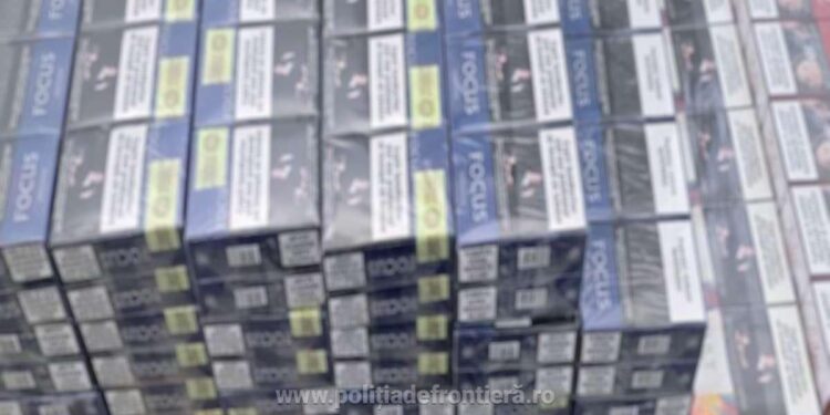 Думала, что обманет пограничников. Девушка спрятала молдавские сигареты в чёрный пакет