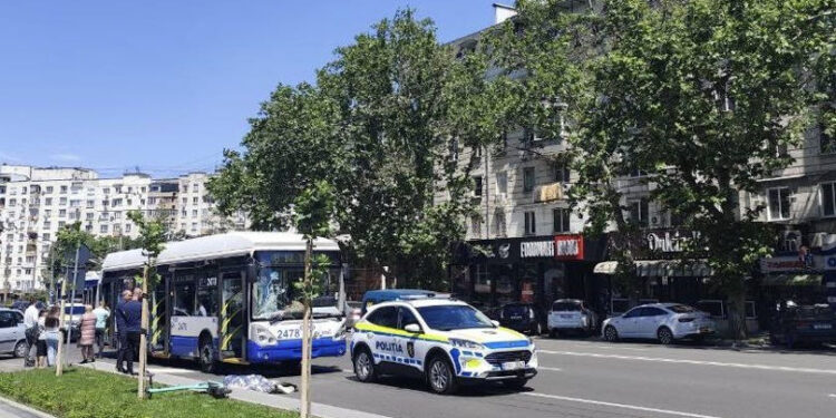 Авария в Ботанике: водитель троллейбуса передал соболезнования семье погибшей