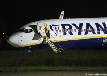 Самолет Ryanair попал в турбулентность и аварийно сел в Баварии. Пострадали девять человек