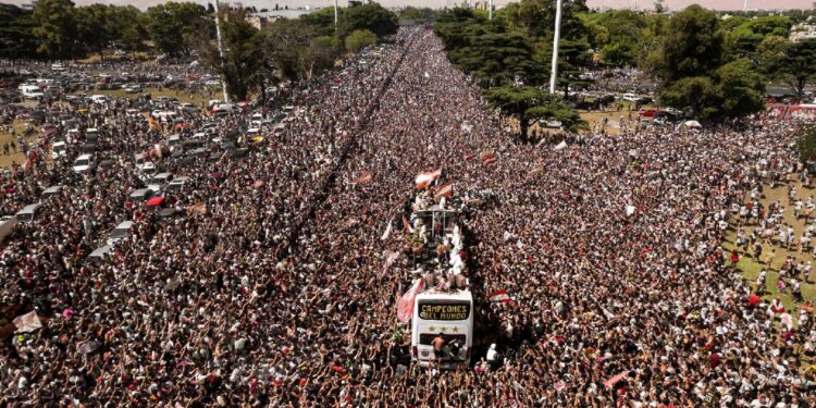 В Индии 11 человек погибли в давке во время празднований победы команды по крикету