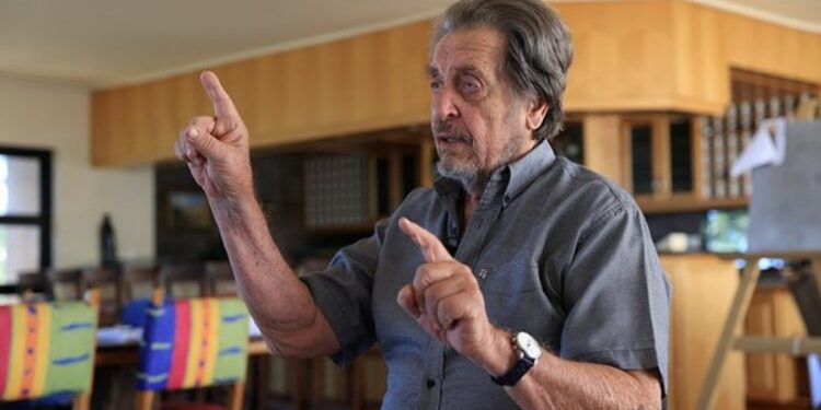 Приехавший в Москву отец Маска назвал Путина впечатляющим человеком