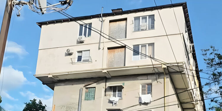 Construcție bizară în Chișinău: O mansardă de două etaje stârnește revoltă în online