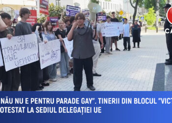Tinerii din Blocul „Victorie” au ieșit la protest în fața sediului delegației UE: „Chișinăul nu e pentru parade LGBT”