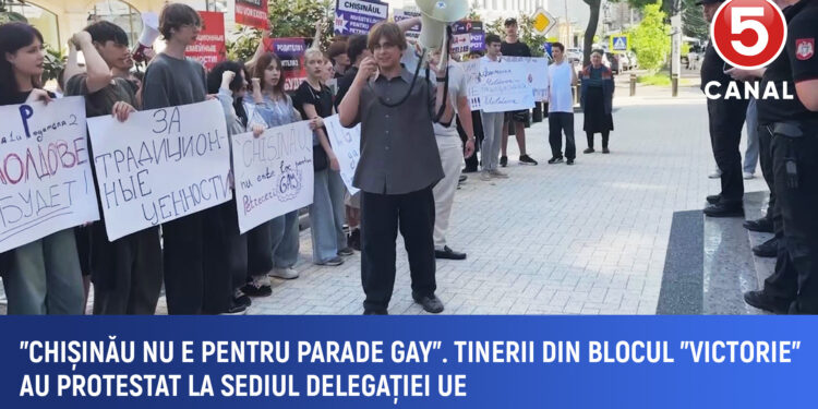 Tinerii din Blocul „Victorie” au ieșit la protest în fața sediului delegației UE: „Chișinăul nu e pentru parade LGBT”
