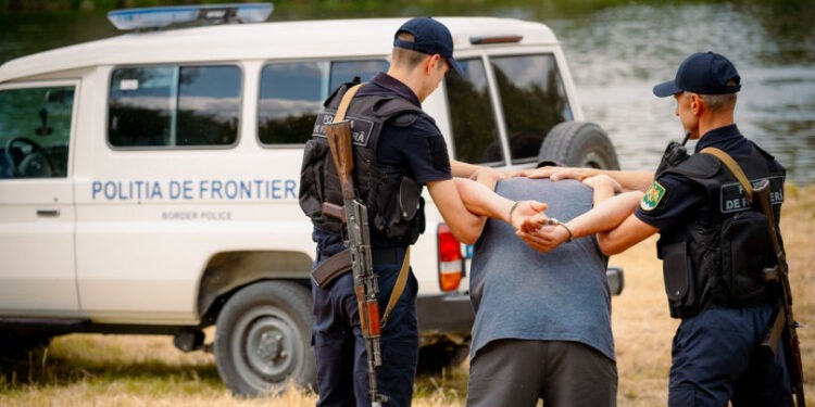 Ajuta turci să treacă ilegal frontiera: Bărbat din sudul țării, reținut