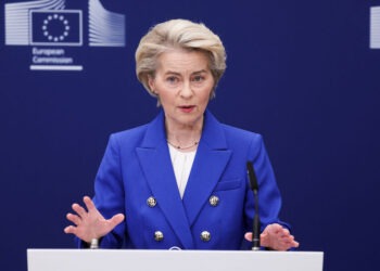 Euractiv: 74 de eurodeputați susțin o moțiune de cenzură împotriva Ursulei von der Leyen pentru corupție