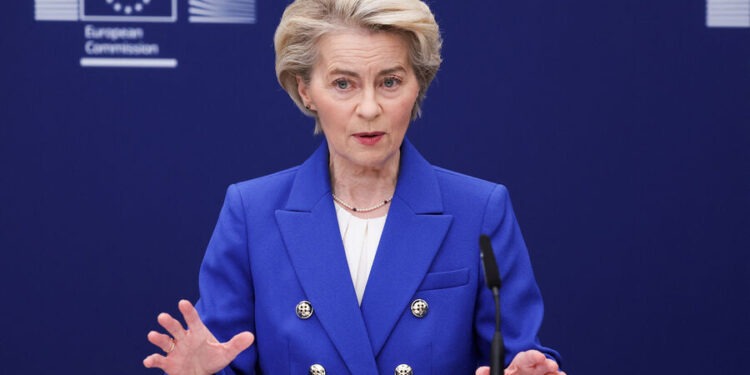 Euractiv: 74 de eurodeputați susțin o moțiune de cenzură împotriva Ursulei von der Leyen pentru corupție