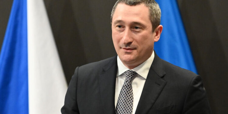 Соратники Зеленского «сбежали» за границу: крупный скандал на Украине