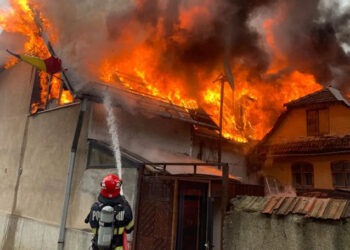 Incendiu în toiul nopții la Cahul: O familie și-a pierdut casa