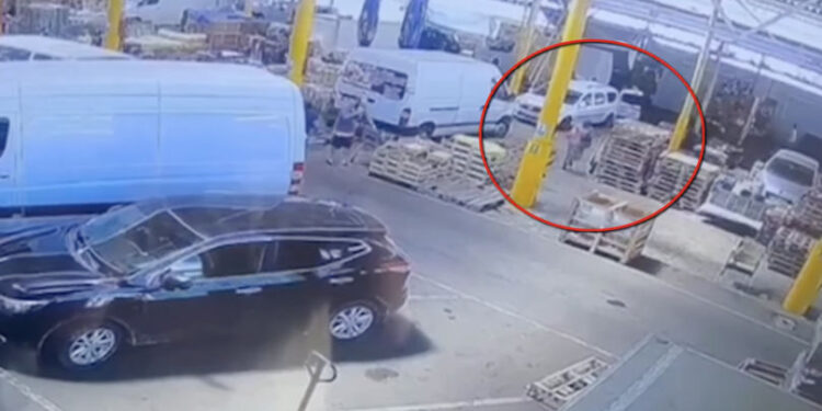 Geantă cu 28.000 de lei furată în plină zi: Bănuitul, reținut de poliție