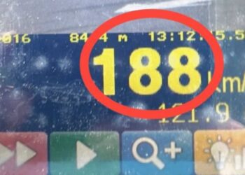 Полиция остановила двух лихачей: Один из них разогнался до 188 км/ч