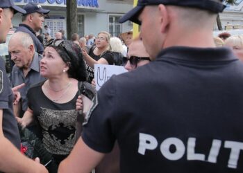 Без разрешения, но с полицейским эскортом: как прошёл прайд в Кишиневе