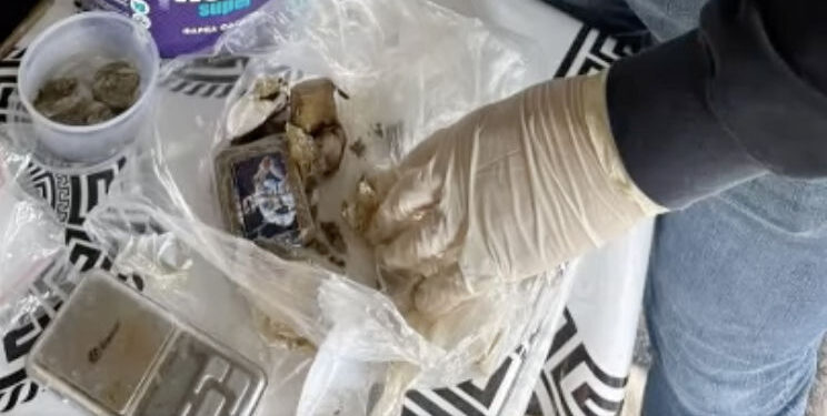 Vindeau marijuana și hașiș: Doi bărbați din Chișinău, arestați