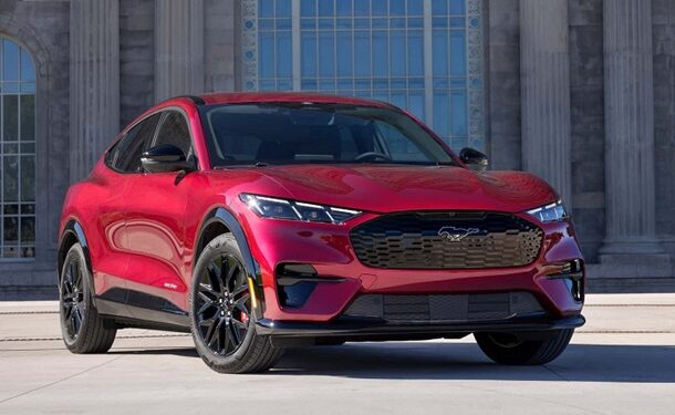 Ford отзывает почти 200 тысяч электромобилей из-за риска блокировки дверей