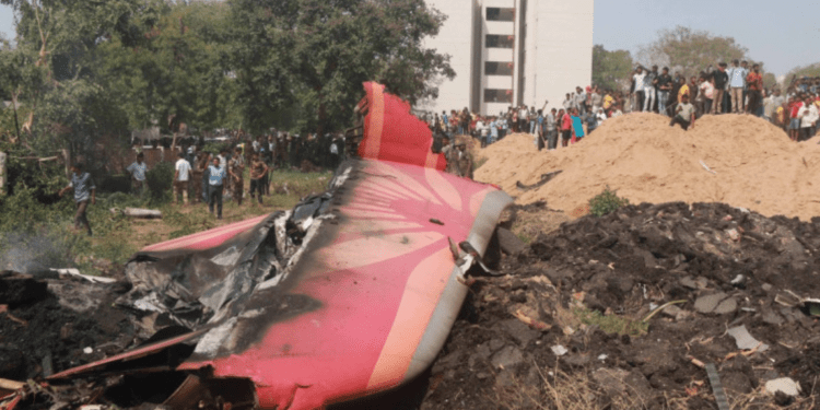 Doi supraviețuitori miraculoși în tragedia aviatică Air India: cum au scăpat cu viață din infern